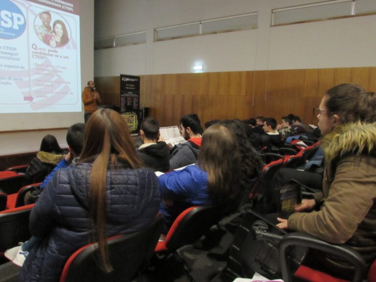 Politécnico de Bragança mostra-se a alunos da EPATV